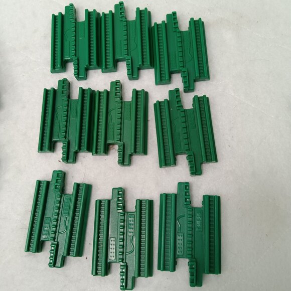Fisher Price GeoTRAX 23 Pieces of Green Railway Tracks - Picture 4 of 6